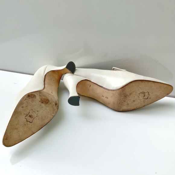 Bally Ivory Leather Chain Pumps — Vintage Milan, Quiet Luxury, Fall Runway | 90s - Picture 16 of 16